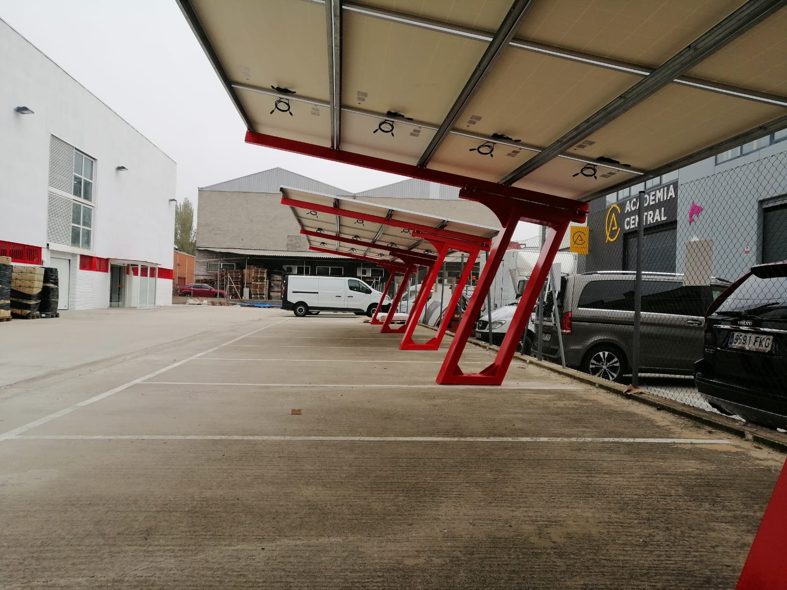 Pérgola fotovoltaica: la vista inferior