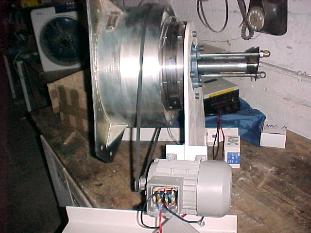 Conjunto electromecánico en banco